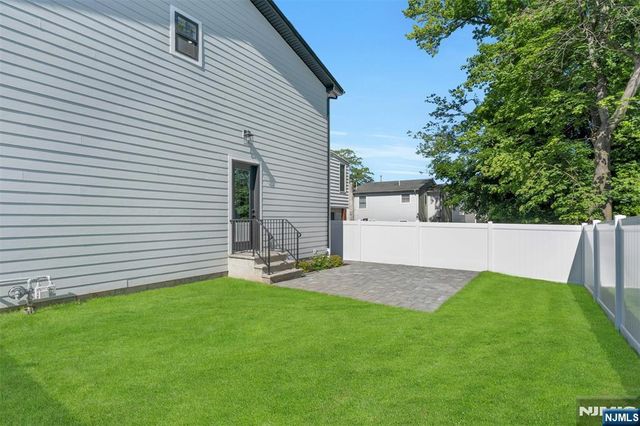 66 Westview Drive, Bergenfield, NJ 07621