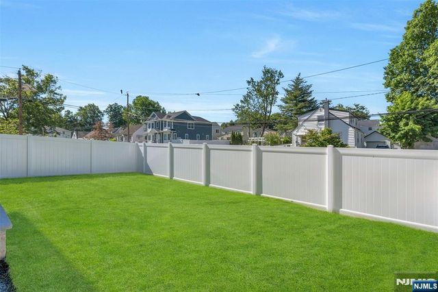 66 Westview Drive, Bergenfield, NJ 07621