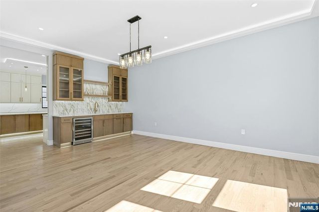 66 Westview Drive, Bergenfield, NJ 07621