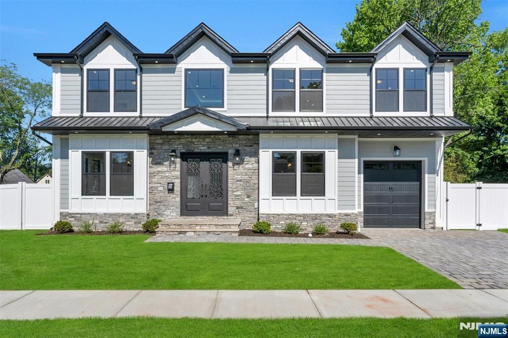 66 Westview Drive, Bergenfield, NJ 07621