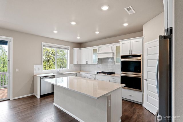 10432 Treasure Drive NW, Silverdale, WA 98383