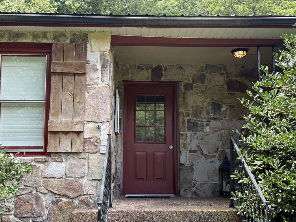 12147 Sewanee Hwy, Sewanee, TN 37375