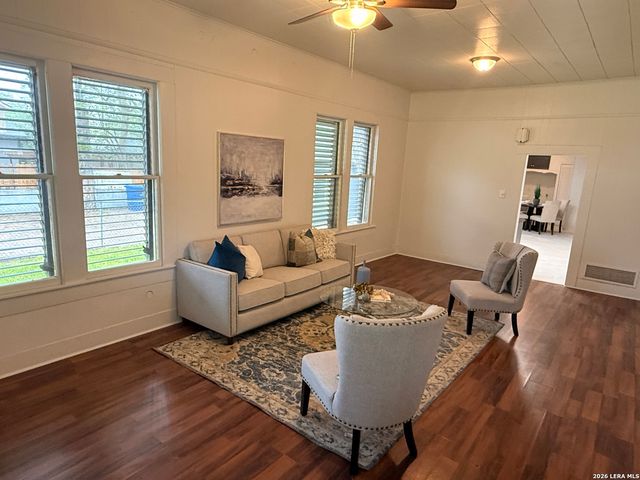 1416 N TRINITY ST, San Antonio, TX 78207