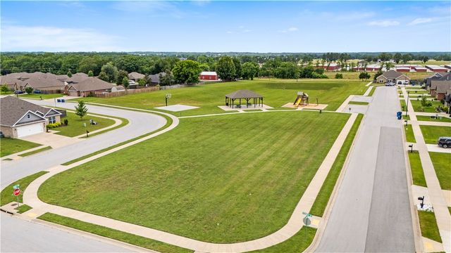948 Tracey Lane, Pea Ridge, AR 72751