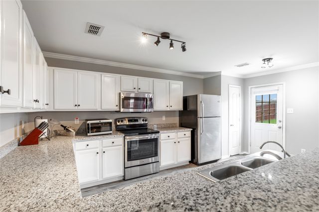 10129 Cougar Trail, Fort Worth, TX 76108