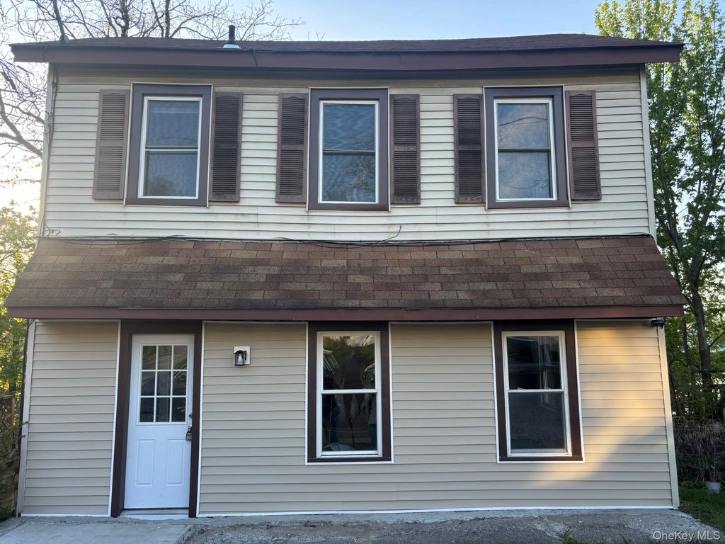 42 Maple Street, Walden, NY 12586