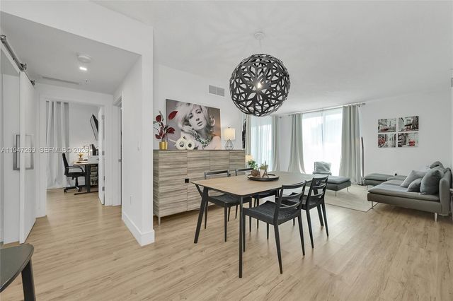 275 NE 18th St 1207, Miami, FL 33132