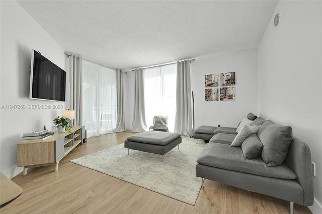 275 NE 18th St 1207, Miami, FL 33132