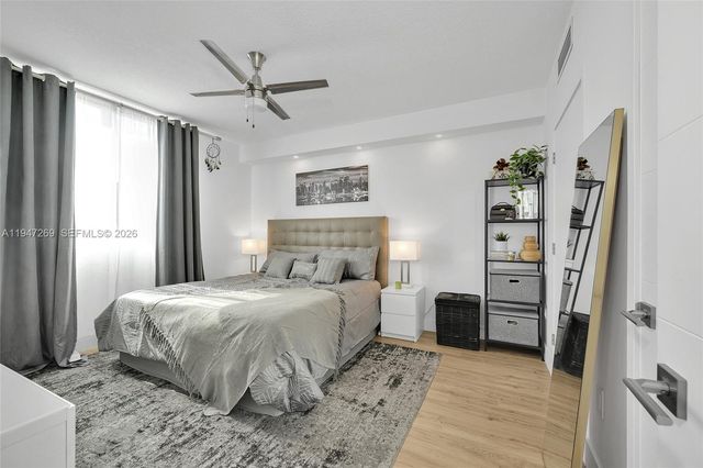 275 NE 18th St 1207, Miami, FL 33132