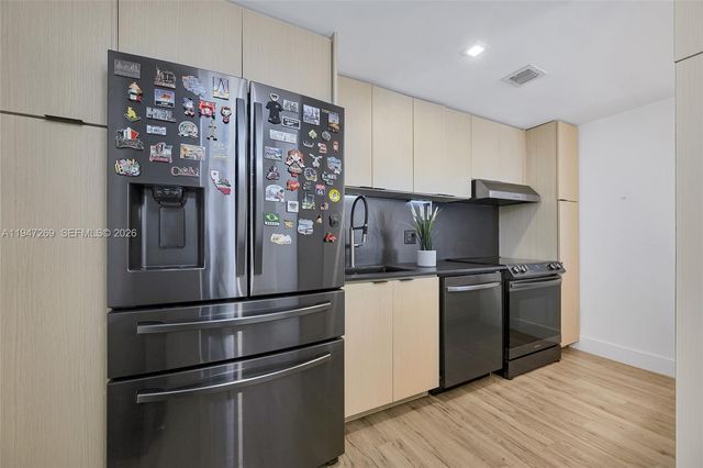 275 NE 18th St 1207, Miami, FL 33132