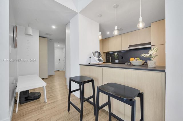 275 NE 18th St 1207, Miami, FL 33132