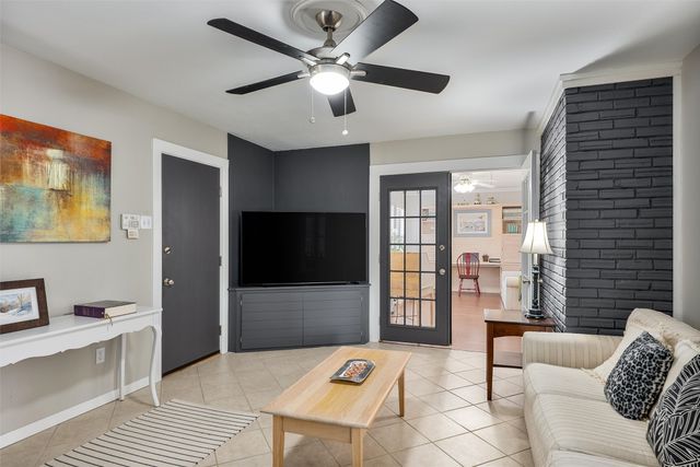 2609 Ramblewood Drive, Carrollton, TX 75006