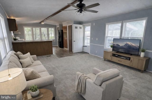 910 LAKEVIEW DR, Green Lane, PA 18054