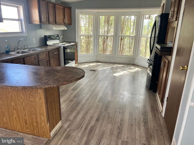 910 LAKEVIEW DR, Green Lane, PA 18054