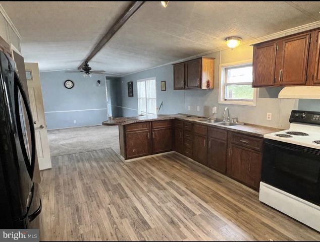910 LAKEVIEW DR, Green Lane, PA 18054
