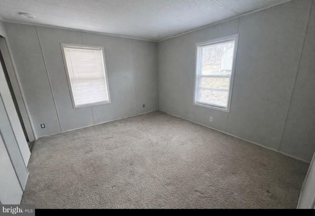 910 LAKEVIEW DR, Green Lane, PA 18054
