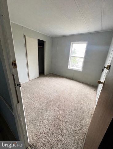 910 LAKEVIEW DR, Green Lane, PA 18054