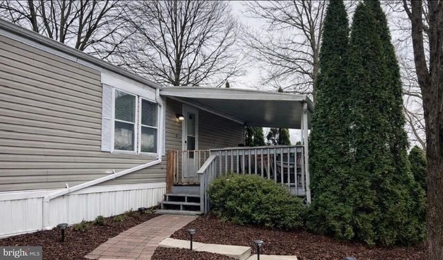 910 LAKEVIEW DR, Green Lane, PA 18054