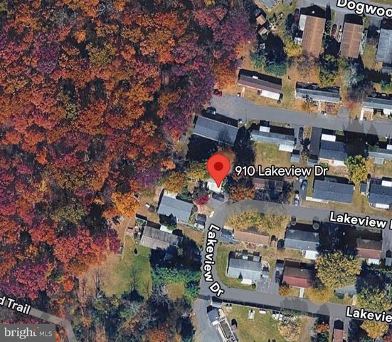 910 LAKEVIEW DR, Green Lane, PA 18054