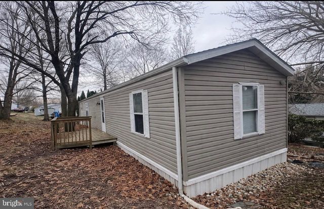 910 LAKEVIEW DR, Green Lane, PA 18054