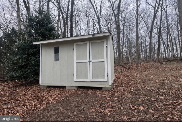 910 LAKEVIEW DR, Green Lane, PA 18054