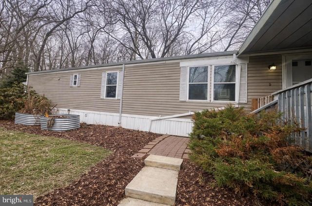 910 LAKEVIEW DR, Green Lane, PA 18054