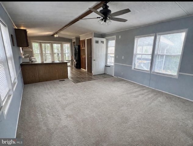 910 LAKEVIEW DR, Green Lane, PA 18054