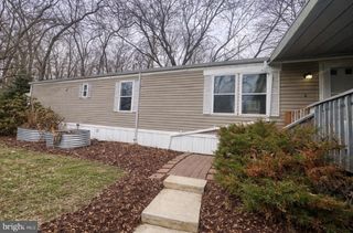 910 LAKEVIEW DR, Green Lane, PA 18054