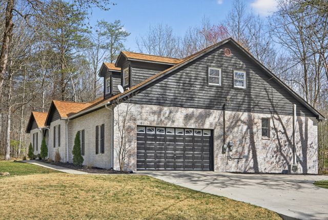 204 Meadowview Dr, Crossville, TN 38558