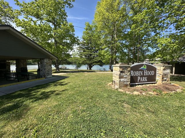 204 Meadowview Dr, Crossville, TN 38558