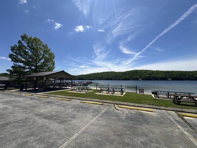 204 Meadowview Dr, Crossville, TN 38558