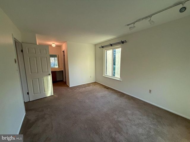 36 GENA CT, Hamilton, NJ 08690