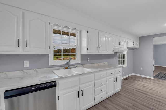99 Anthony Mill Rd, Tullahoma, TN 37388