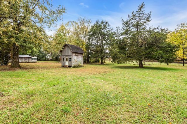 99 Anthony Mill Rd, Tullahoma, TN 37388