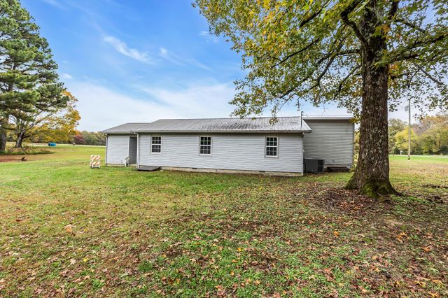 99 Anthony Mill Rd, Tullahoma, TN 37388