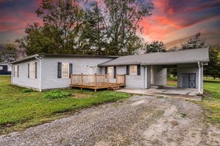 99 Anthony Mill Rd, Tullahoma, TN 37388