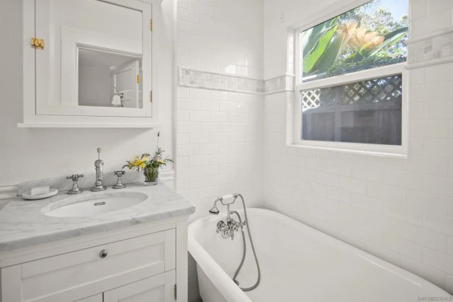 950 Olive Ave, Coronado, CA 92118