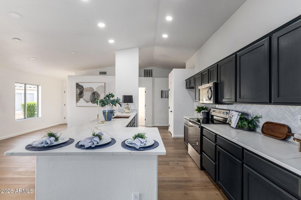 Image 12 of property listing at 16641 N 35TH Place, Phoenix, AZ 85032