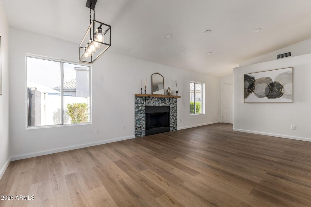 Image 13 of property listing at 16641 N 35TH Place, Phoenix, AZ 85032