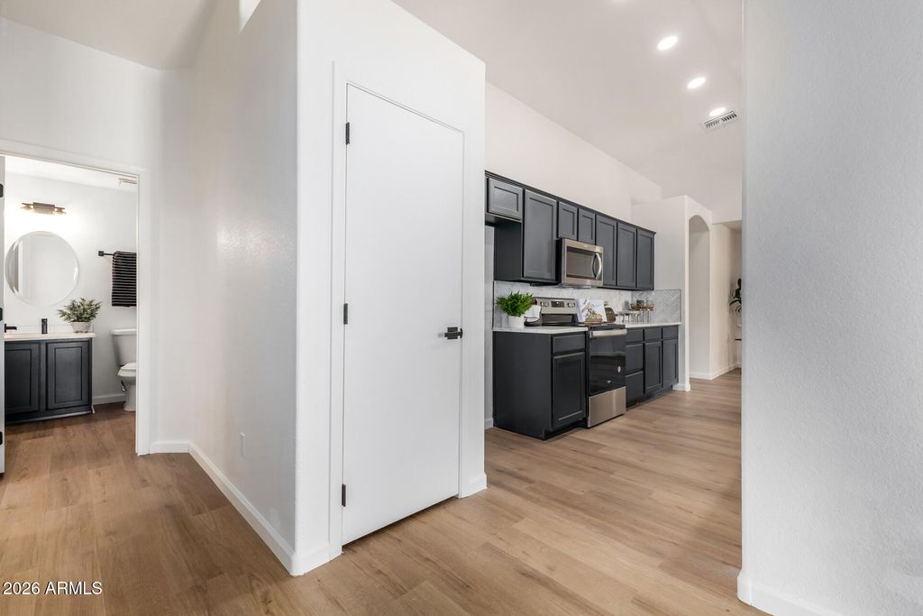 Image 15 of property listing at 16641 N 35TH Place, Phoenix, AZ 85032