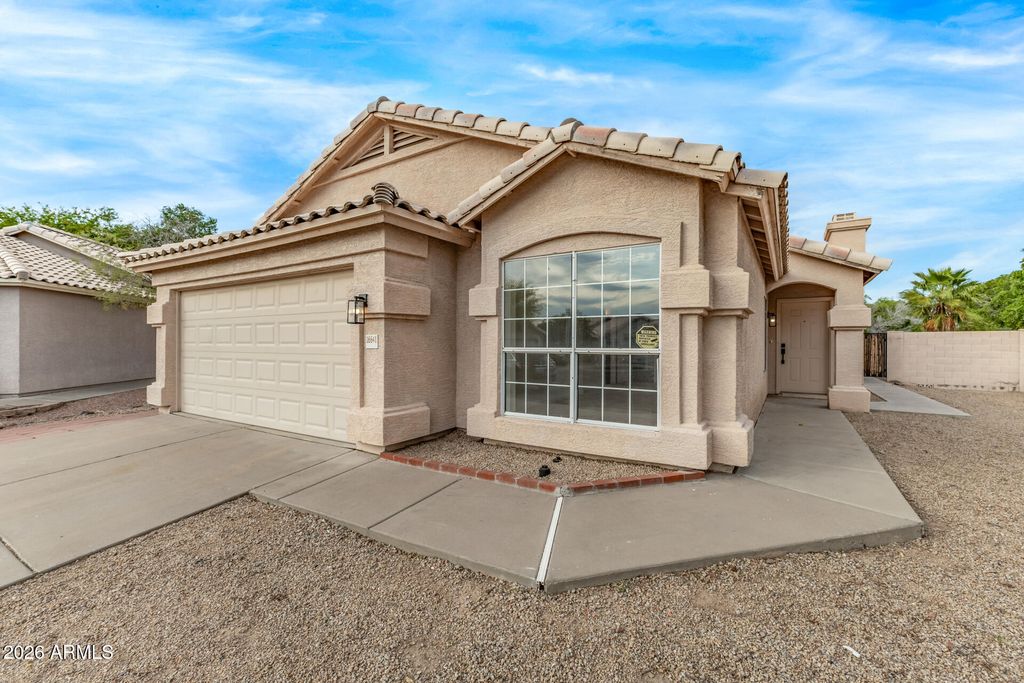 Image 2 of property listing at 16641 N 35TH Place, Phoenix, AZ 85032