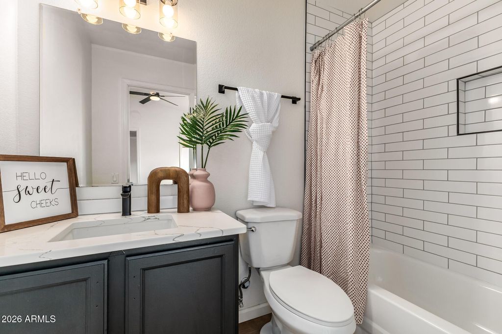 Image 25 of property listing at 16641 N 35TH Place, Phoenix, AZ 85032