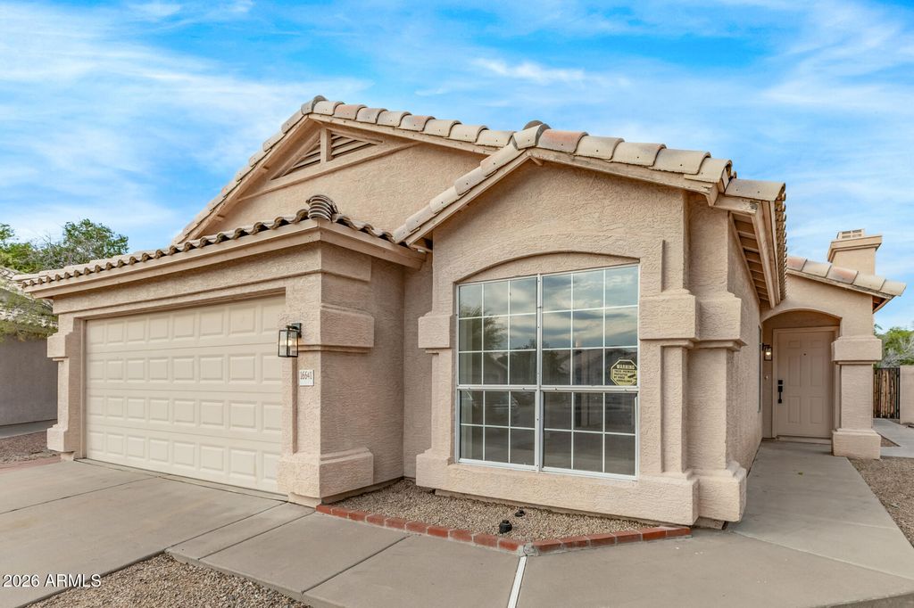 Image 4 of property listing at 16641 N 35TH Place, Phoenix, AZ 85032