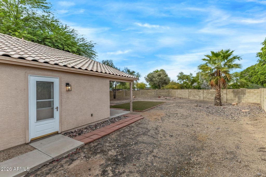 Image 42 of property listing at 16641 N 35TH Place, Phoenix, AZ 85032