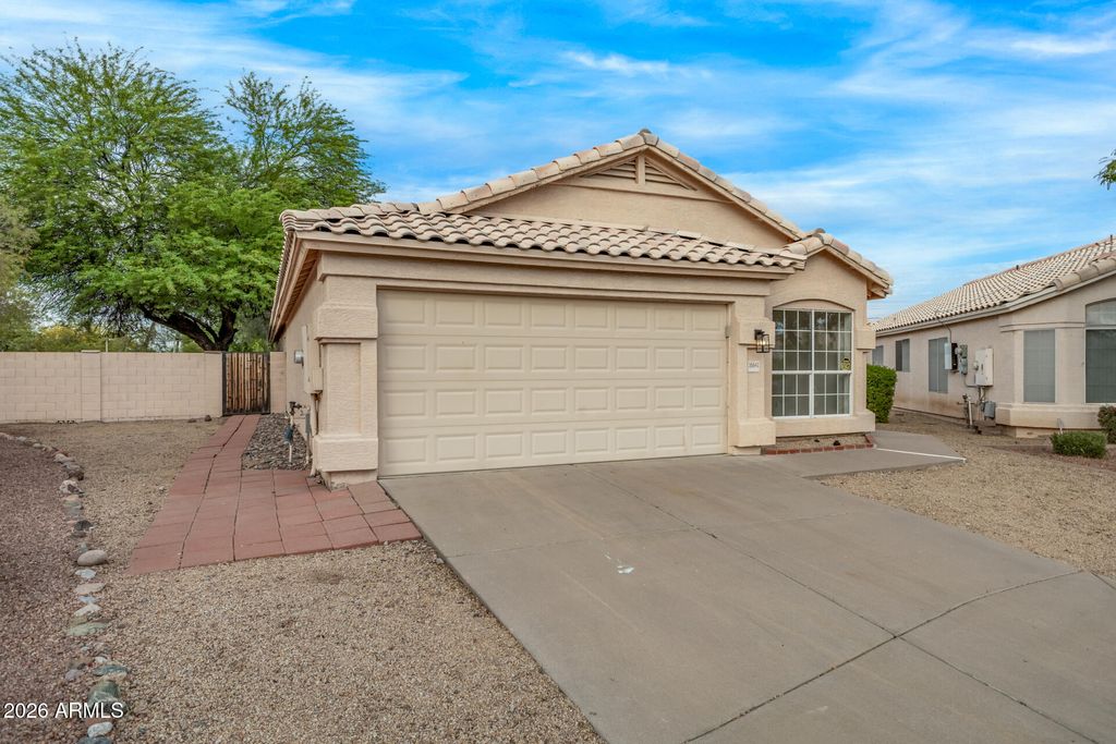 Image 6 of property listing at 16641 N 35TH Place, Phoenix, AZ 85032