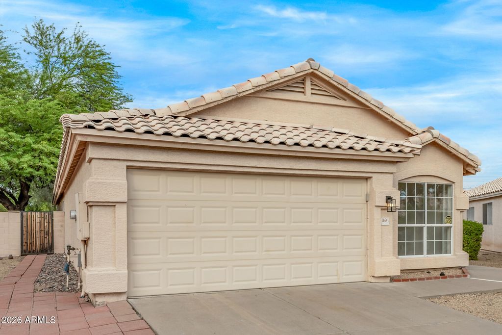 Image 7 of property listing at 16641 N 35TH Place, Phoenix, AZ 85032