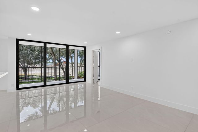 7847 Lakeside Boulevard 1021, Boca Raton, FL 33434