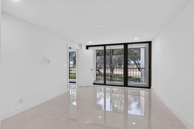 7847 Lakeside Boulevard 1021, Boca Raton, FL 33434