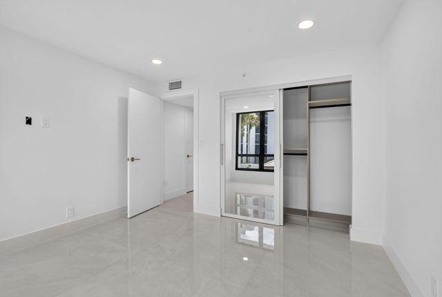 7847 Lakeside Boulevard 1021, Boca Raton, FL 33434