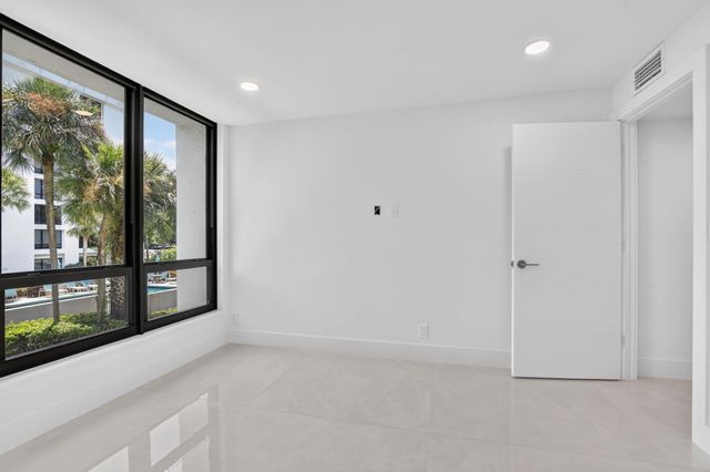 7847 Lakeside Boulevard 1021, Boca Raton, FL 33434